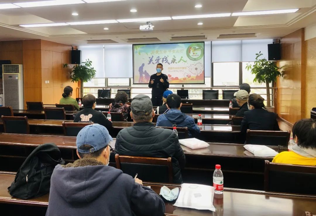 保障特殊人群出行安全！寶山這個(gè)鎮(zhèn)開展殘疾人機(jī)動(dòng)輪椅車交通安全培訓(xùn)，助力駕駛員安全出行